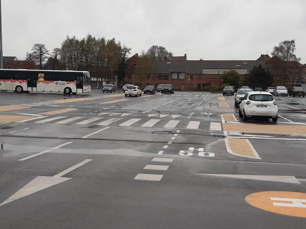 Parking du centre commercial Carrefour Denain